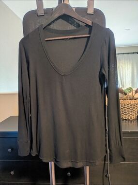 Michael Lauren Black V-Neck Long Sleeve Tee